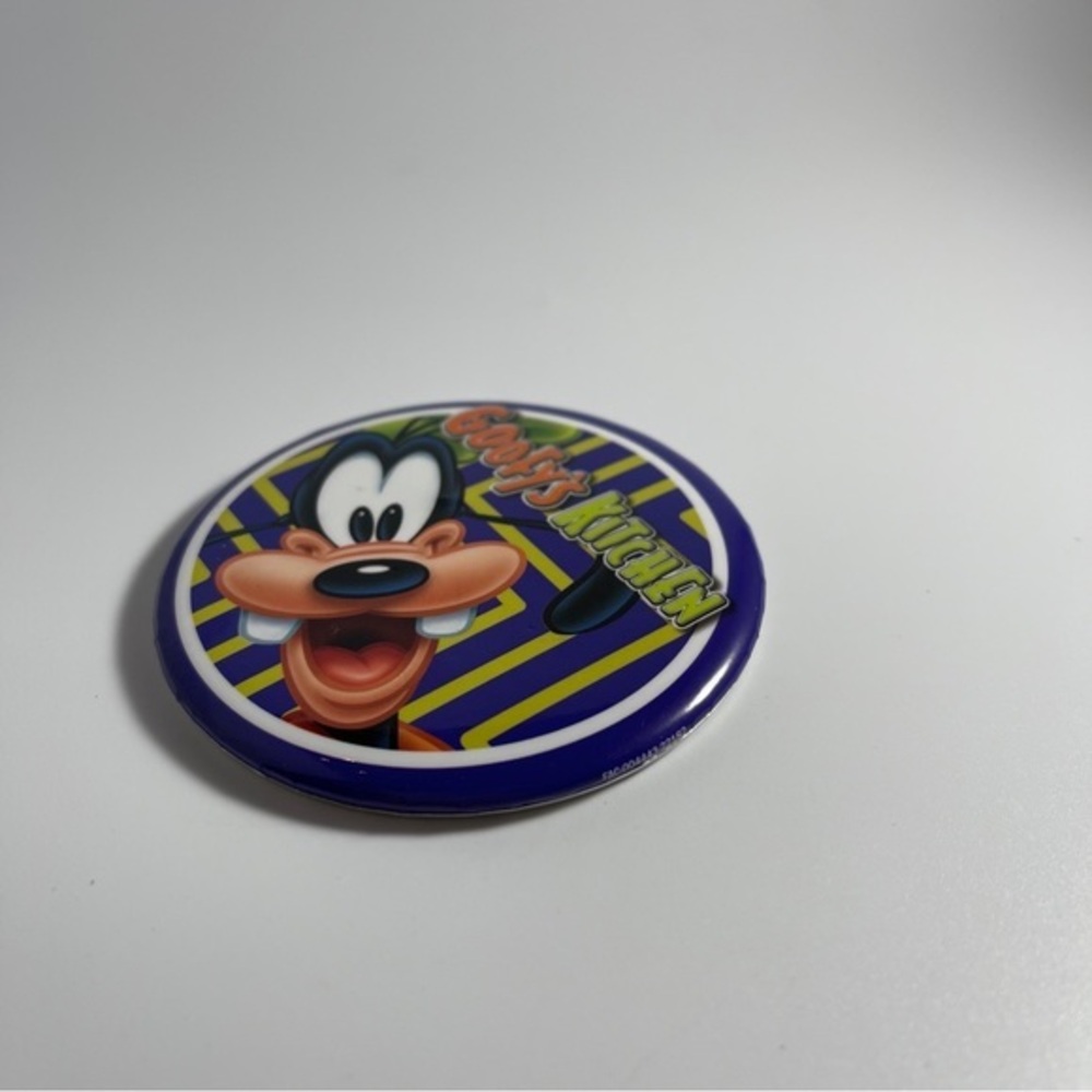 Goofy’s kitchen, Disney button Disneyland